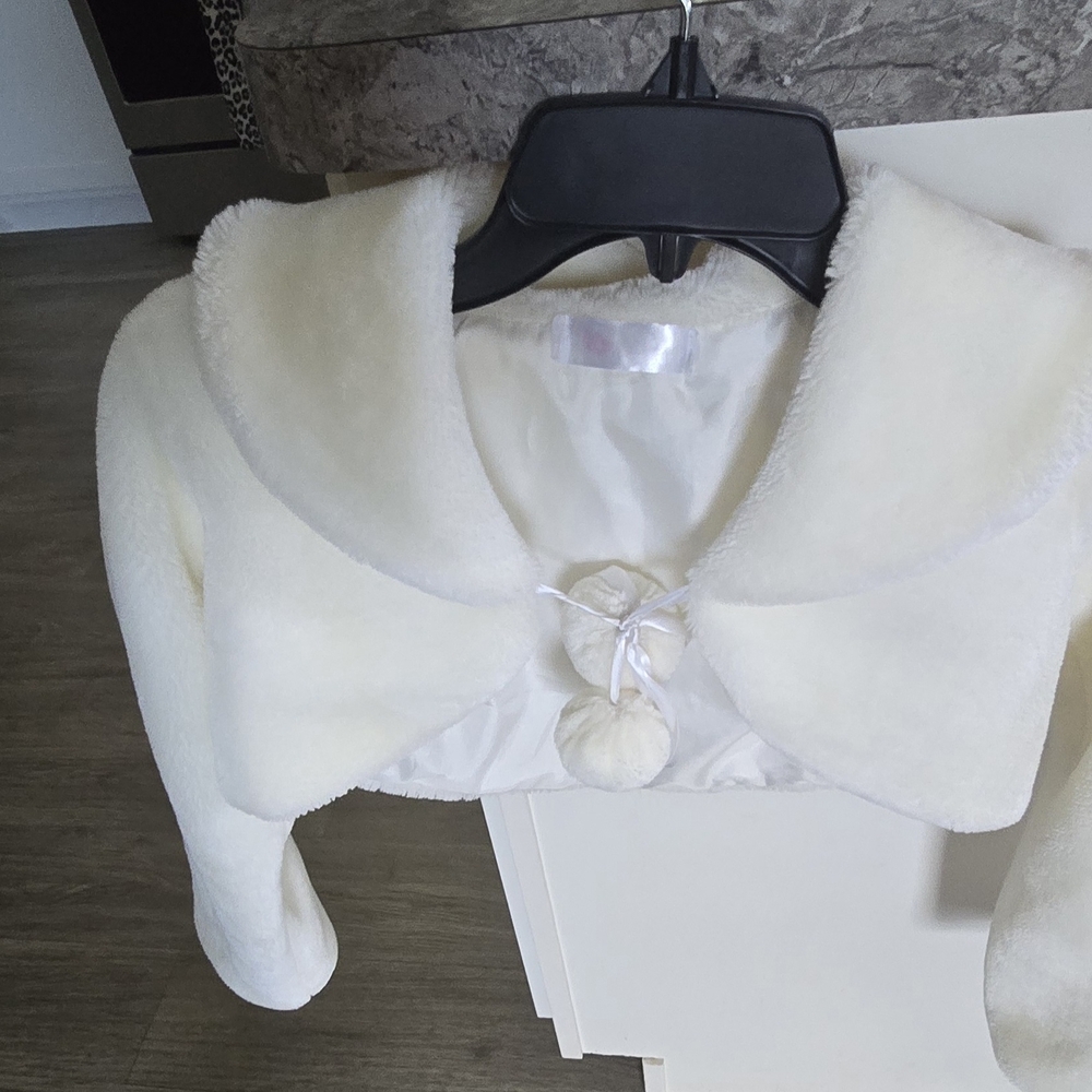 Elegant White Faux Fur Bolero Jacket